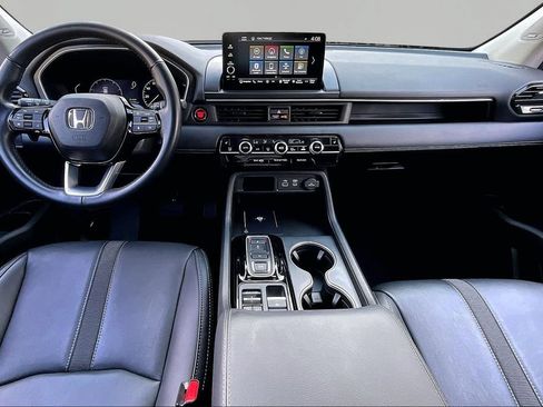Used 2025 Honda Pilot Touring image 7