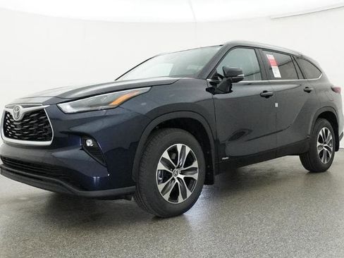 New 2026 Toyota Highlander XLE image 17