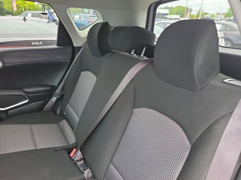 Used 2024 Kia Soul LX w/ Option Group 015 FWD image 11
