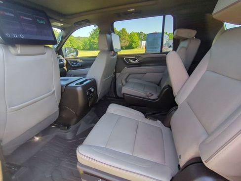 Used 2023 GMC Yukon XL SLT w/ SLT Premium Package AWD/4WD image 29
