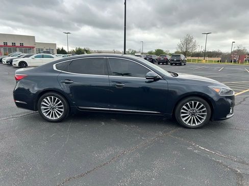Used 2018 Kia Cadenza Premium image 10
