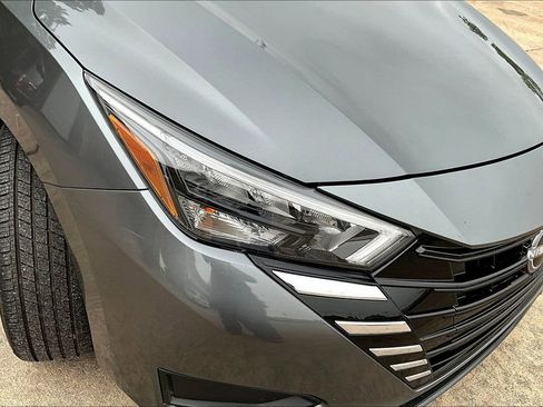 Used 2025 Nissan Versa SV FWD image 30