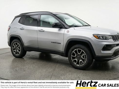 Used 2025 Jeep Compass Trailhawk AWD/4WD image 1