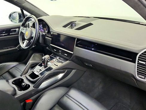 Used 2020 Porsche Cayenne Turbo image 26