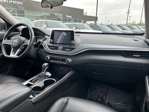 Used 2023 Nissan Altima 2.5 SR FWD image 12