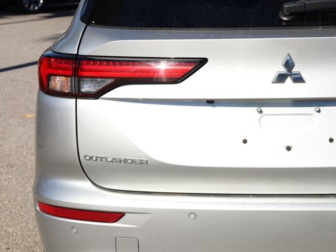 Used 2023 Mitsubishi Outlander SE image 20