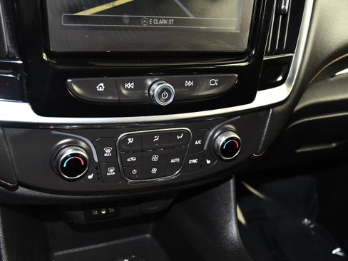 Used 2019 Chevrolet Traverse LT w/ LT Premium Package FWD image 28