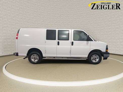Used 2024 GMC Savana 2500 w/ Driver Convenience Package image 4