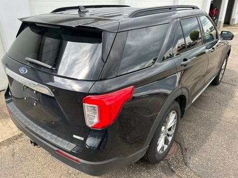 Used 2020 Ford Explorer XLT w/ Equipment Group 202A AWD/4WD image 5