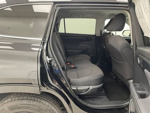 Used 2024 Toyota Highlander LE AWD/4WD image 16