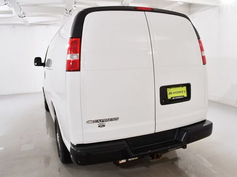 Used 2018 Chevrolet Express 2500 w/ Driver Convenience Package RWD image 14