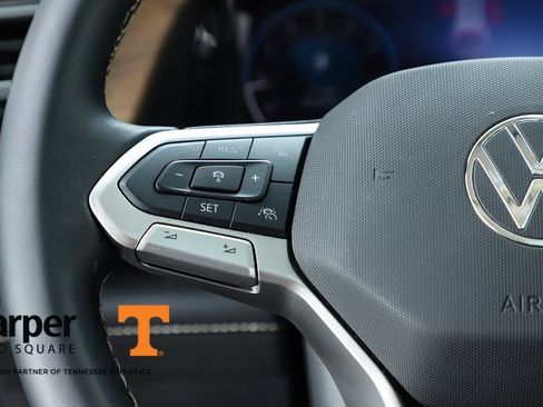 Used 2025 Volkswagen Atlas SE w/ Panoramic Sunroof Package FWD image 21