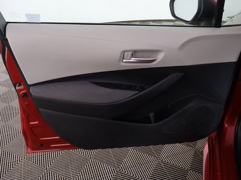 Used 2020 Toyota Corolla LE image 19