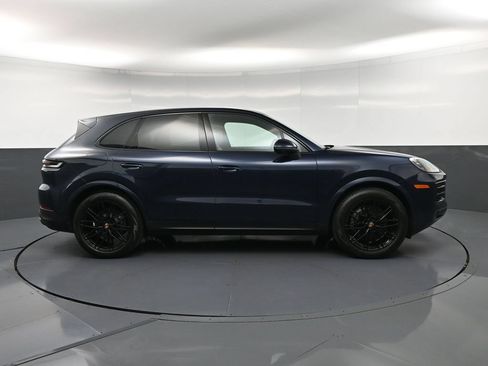 Certified 2025 Porsche Cayenne AWD/4WD image 9