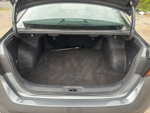 Used 2025 Nissan Altima 2.5 SV FWD image 32