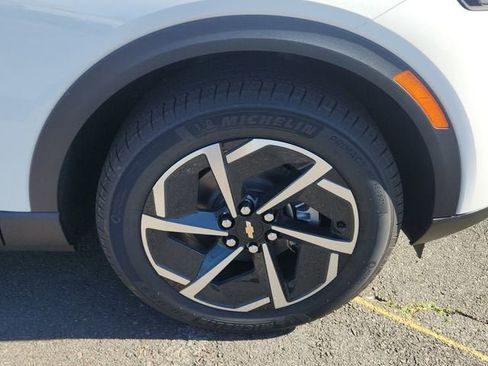 New 2026 Chevrolet Equinox EV LT image 11