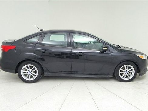 Used 2016 Ford Focus SE image 4