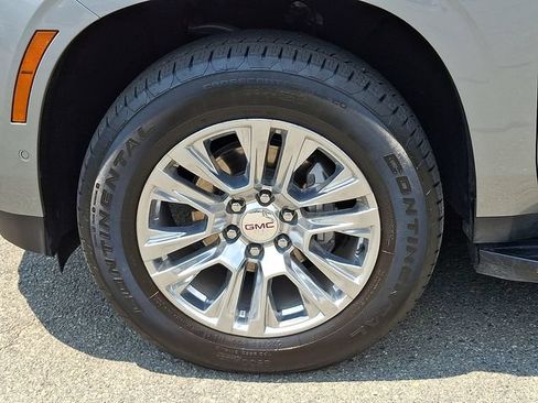 Used 2025 GMC Yukon XL Denali AWD/4WD image 8