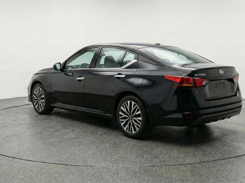 Used 2025 Nissan Altima 2.5 SV FWD image 6