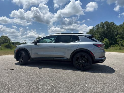 New 2025 Chevrolet Equinox EV RS image 4