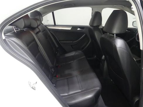 Used 2015 Volkswagen Jetta SE FWD image 29