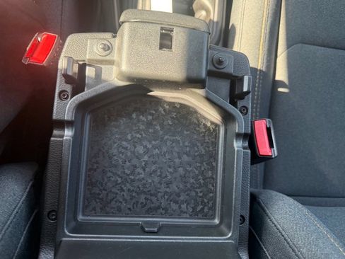 Used 2025 Jeep Wrangler Unlimited Sahara AWD/4WD image 32