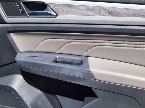 Used 2021 Volkswagen Atlas Cross Sport SE image 19