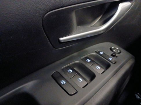 Used 2023 Hyundai Tucson SE image 19