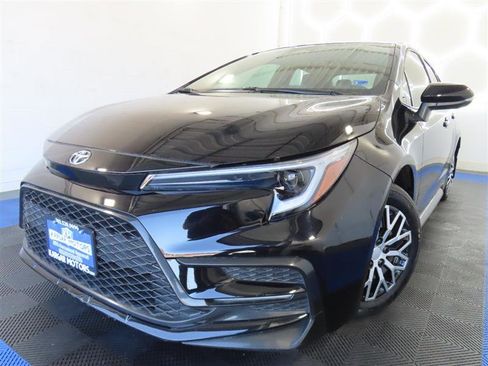 Used 2025 Toyota Corolla SE FWD image 1