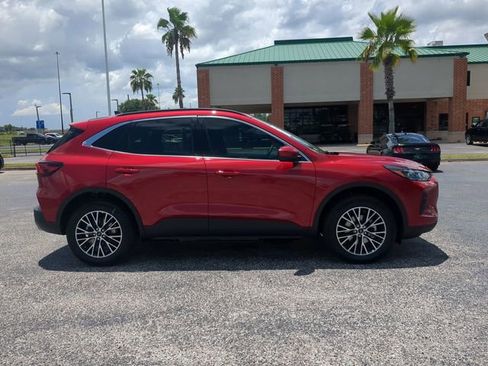 Used 2025 Ford Escape SE w/ PHEV Premium Package image 4