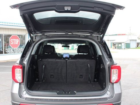 Used 2022 Ford Explorer XLT w/ Equipment Group 202A image 6