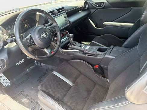 Used 2024 Toyota GR86 Premium RWD image 15