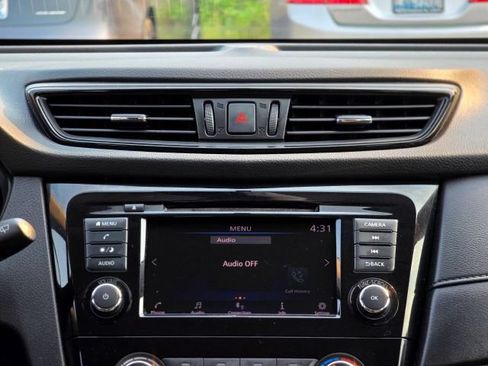 Used 2020 Nissan Rogue SV FWD image 20