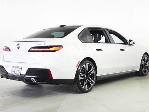 Used 2023 BMW 740i w/ Parking Assistance Package RWD image 7