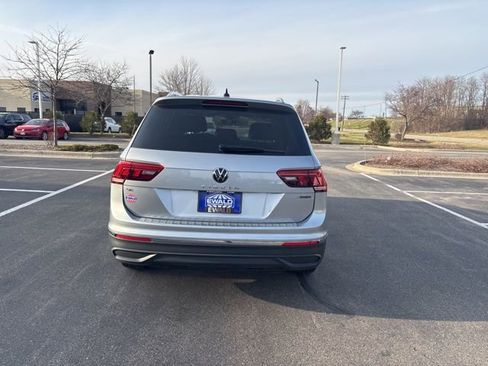 Used 2022 Volkswagen Tiguan SE image 7