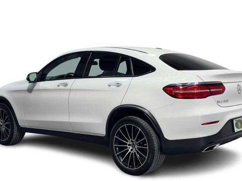 Used 2017 Mercedes-Benz GLC 300 4MATIC Coupe image 4