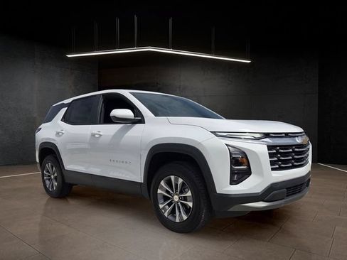 Used 2026 Chevrolet Equinox LT FWD image 1