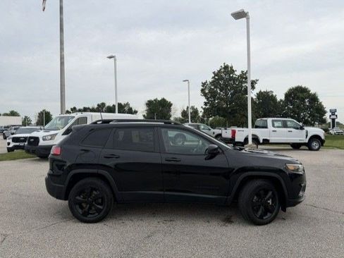 Used 2021 Jeep Cherokee Latitude Plus AWD/4WD image 10