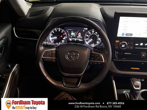 Used 2023 Toyota Highlander XLE AWD/4WD image 14