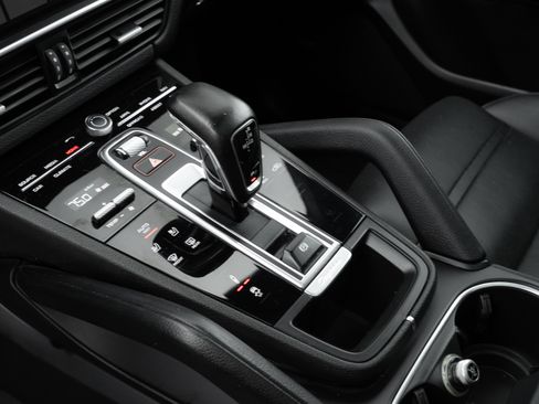 Used 2021 Porsche Cayenne Coupe image 18