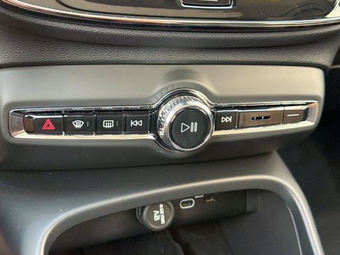 Used 2023 Volvo XC40 B5 Plus w/ Protection Package Premier AWD/4WD image 18