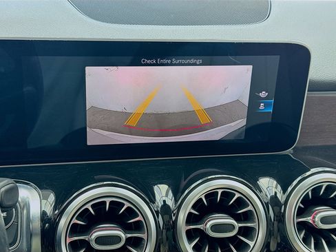 Used 2020 Mercedes-Benz GLB 250 4MATIC w/ Premium Package image 10