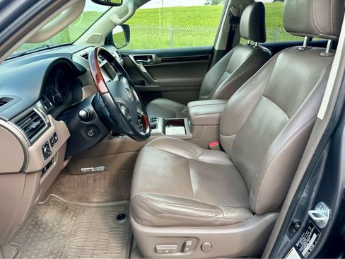 Used 2017 Lexus GX 460 Luxury w/ Preferred Accessory Package AWD/4WD image 12