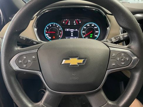 Used 2022 Chevrolet Traverse LS image 9