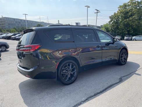 Used 2022 Chrysler Pacifica Limited w/ S Appearance Package AWD/4WD image 8