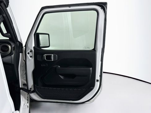 Used 2023 Jeep Wrangler Unlimited w/ Cold Weather Group AWD/4WD image 30