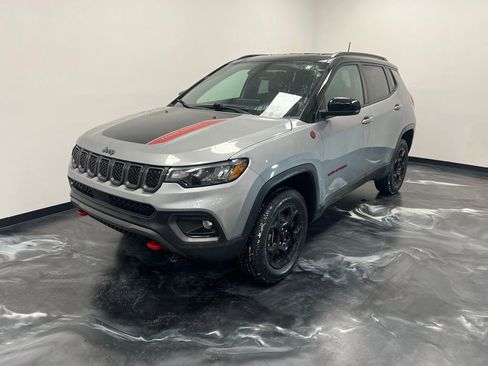 Used 2024 Jeep Compass Trailhawk image 15