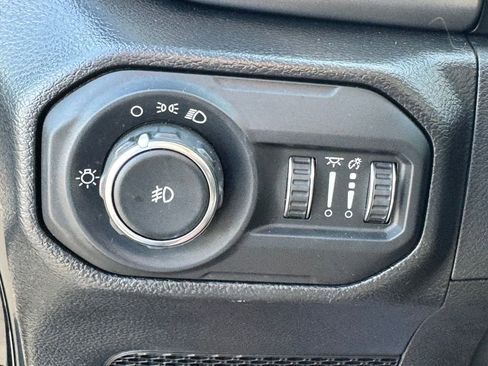 Used 2022 Jeep Wrangler Unlimited Sport AWD/4WD image 28