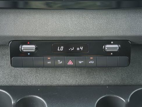 Used 2025 Mercedes-Benz Sprinter 2500 image 27