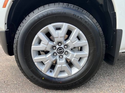 Used 2022 Nissan Frontier SV AWD/4WD image 18